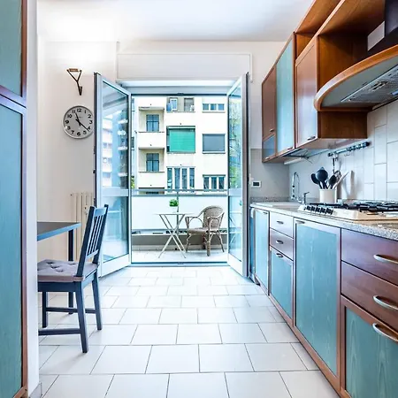 Joivy Lovely And Inviting Flat With Balcony * Milán