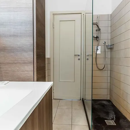 Apartamento Joivy Lovely And Inviting Flat With Balcony *