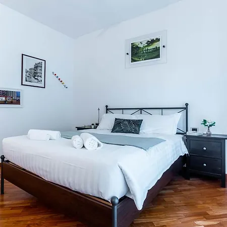 Joivy Lovely And Inviting Flat With Balcony * Milán