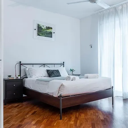 Apartment Joivy Lovely And Inviting Flat With Balcony *